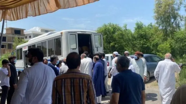 નૂર મુકદ્દમની દફનવિધિ