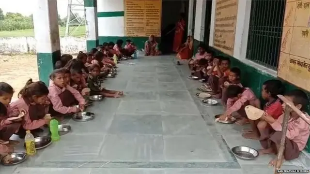 ਸਕੂਲ ਵਿੱਚ ਮਿਡ ਡੇ ਮੀਲ