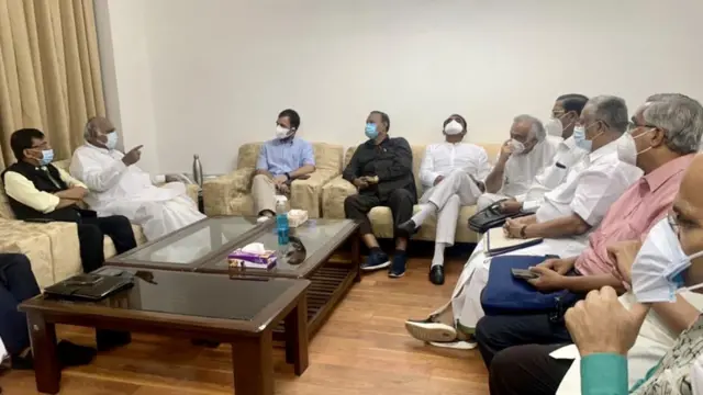 विरोधकांची बैठक