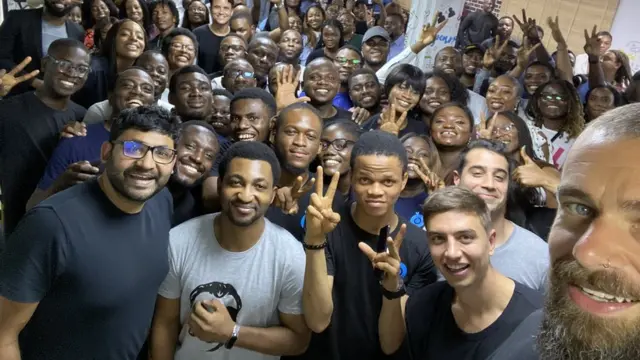 Aworan oludasilẹ Twitter lasiko abẹwo rẹ si Naijiria