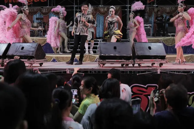 เพ็ญนภา แนบชิด