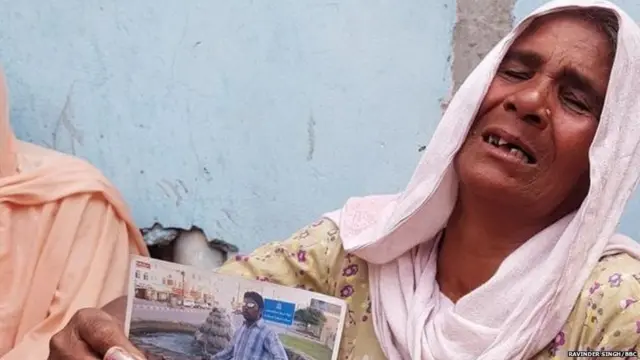 મોસુલમાં માર્યા ગયેલા લોકોના કલ્પાંત કરતા પરિવારજનોનો ફોટોગ્રાફ