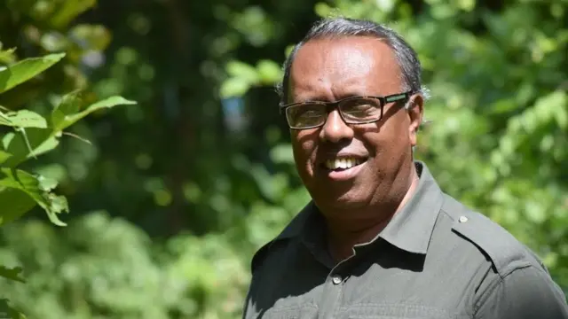 শাইখ সিরাজ: তাঁর টেলিভিশন অনুষ্ঠান কৃষকদের কাছে নতুন উদ্ভাবন পৌঁছে দিতে বিরাট ভূমিকা রাখে।