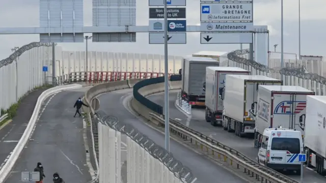 Camiones en la frontera entre Reino Unido y Francia.