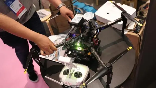 Drone quadcopter yang sudah dimodifikasi, buatan perusahaan Jerman, Doks Innovation dari Silicon 'Allee' di Berlin, Jerman.