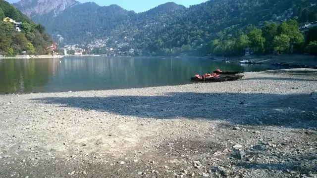 नैनी झील