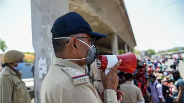 બૉમ્બે હાઇકોર્ટે તેના 26 જુલાઈ 2022ના રોજ રવીન્દ્ર ઉપાધ્યાય વિરુદ્ધ મહારાષ્ટ્ર રાજ્યના કેસમાં નોંધ્યું હતું કે ઑફિશિયલ સિક્રેટ ઍક્ટ અધિનિયમ 1923 અંતર્ગત પોલીસ સ્ટેશન એ પ્રતિબંધિત વિસ્તાર નથી