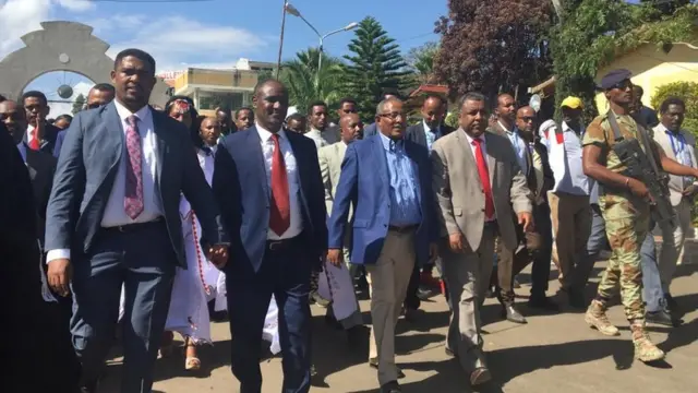 Pireezidantiin duraanii Naannoo Amaaraa, dhiyeenya kana Ministira Dhimma Alaa ta'uun kan muudaman Obbo Gadduu Andargaachoos sirna kanarra turan.