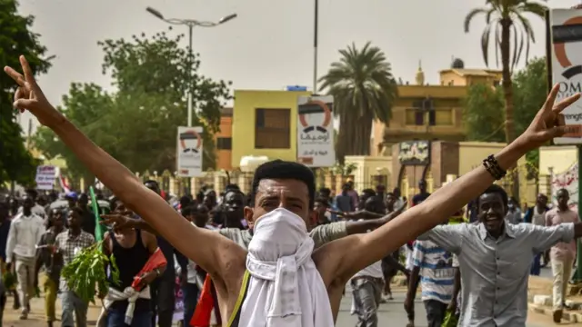 Ọgọọrọ awọn oluwọde loju tiit ni Sudan