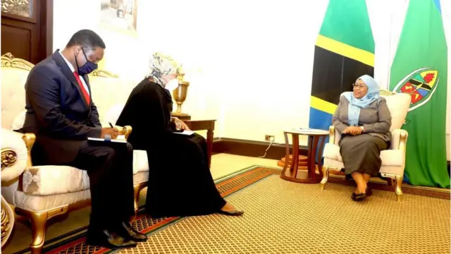 Rais wa Jamhuri ya Muungano wa Tanzania, Samia Suluhu Hassan akizungumza na ujumbe wa Rais Kenyatta