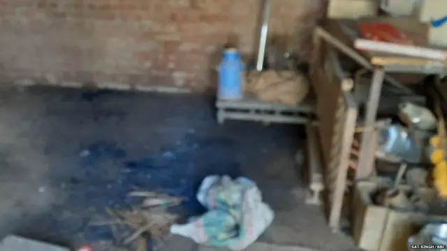 ਜਲੀ ਹੋਈ ਦੁਕਾਨ