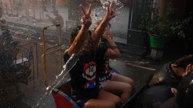 Tradisi Perang Air di Selatpanjang