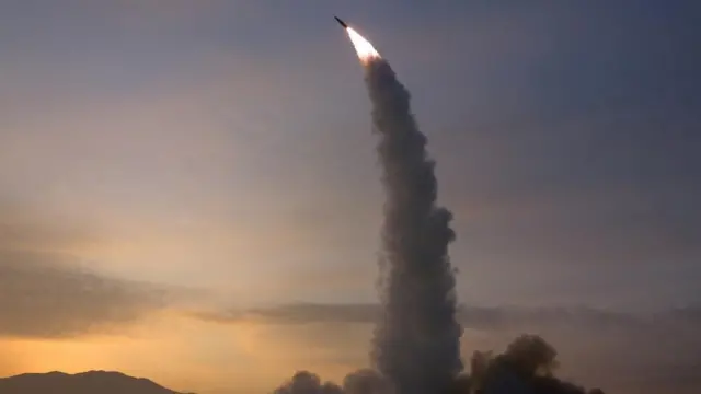 조선중앙통신이 2022년 10월 10일 공개한 북한 미사일 발사 장면