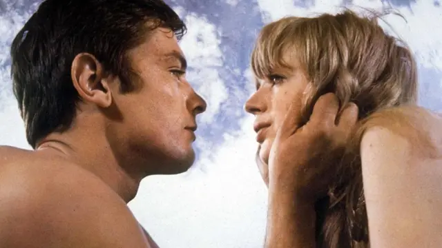 'द गर्ल ऑन ए मोटरसाइकिल'