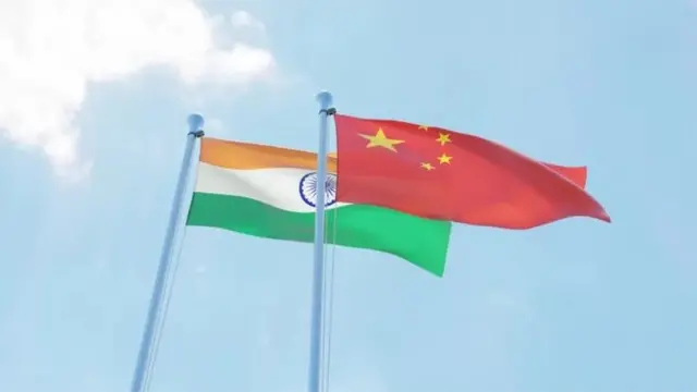 భారత్, చైనా జెండాలు