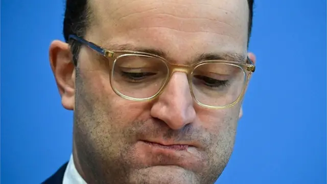 Очільник німецького МОЗ Єнс Шпан не добирав слів, закликаючи вакцинуватися