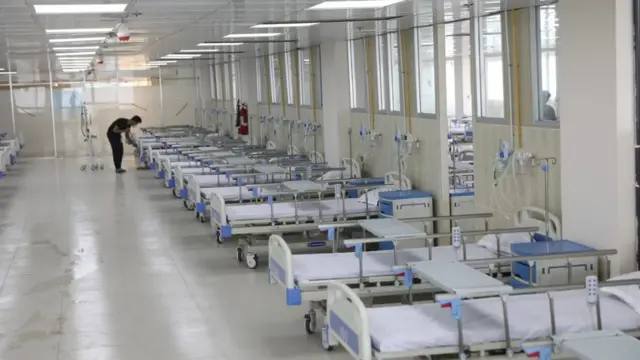 হাসপাতালে ৫০০র বেশি শয্যায় আইসিইউ সমমান সুবিধা দেয়া সম্ভব বলে বলা হচ্ছে