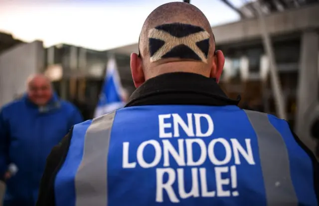 "Конец власти Лондона!". Шотландцам давно не нравится быть под управлением англичан, а после брексита и подавно