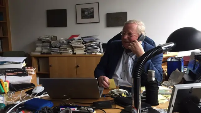 Reinhard Genzel wen im hear say e don win Nobel Prize