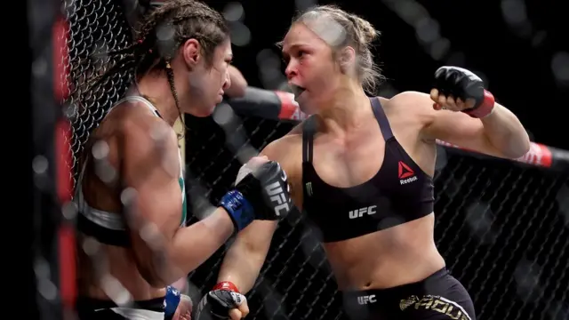 Rousey ganó un combate