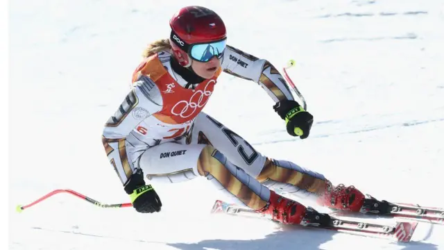 알파인스키 여자 슈퍼대회전에서 빌린 스키로 우승을 차지한 레데츠카