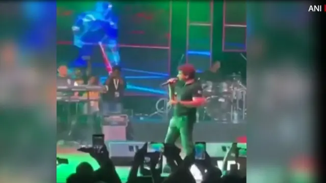 গান গাওয়ার সময়েই কেকে বারবার ঘেমে যাচ্ছিলেন