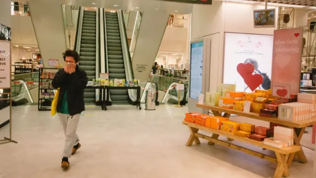 Un cliente en un centro comercial en Alemania