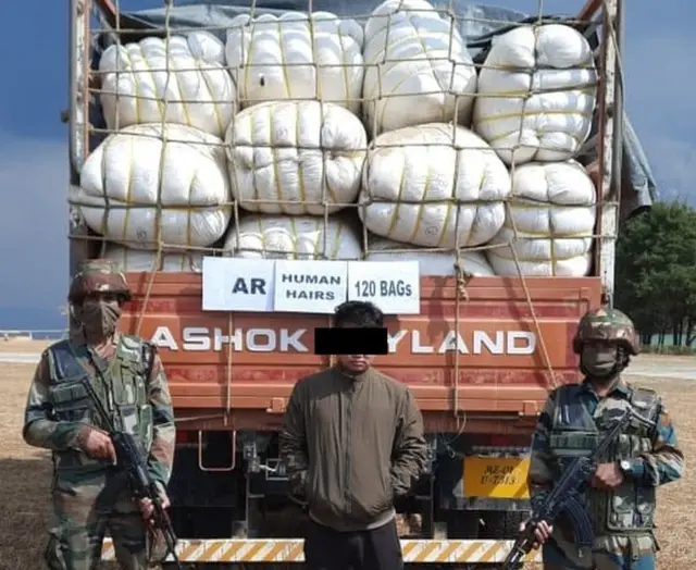 అస్సాం రైఫిల్స్ పట్టుకున్న వెంట్రుకల బస్తాలు