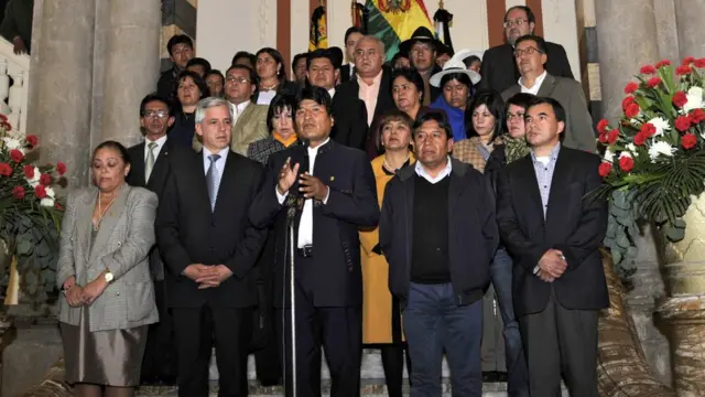 Evo y su gabinete en La Paz