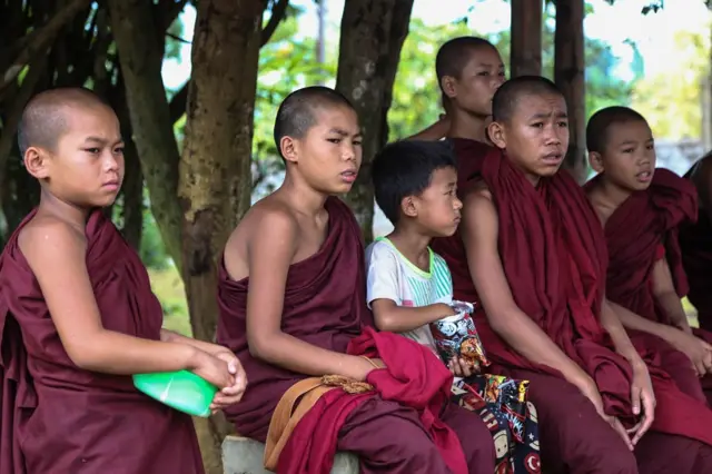 ကွတ်ခိုင်မြို့နယ်ထဲက ဘုန်းကြီးကျောင်းတွေကိုလည်း စစ်ဘေးရှောင်တွေ ရာချီရောက်လာ