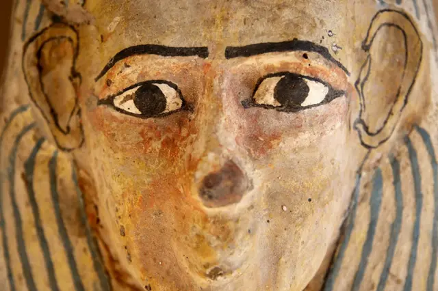 Ba da daɗewa ba, an yi baje kolin wani gunki a Giza da ke Masar...