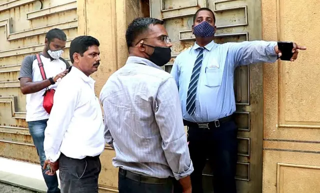 અધિકારી