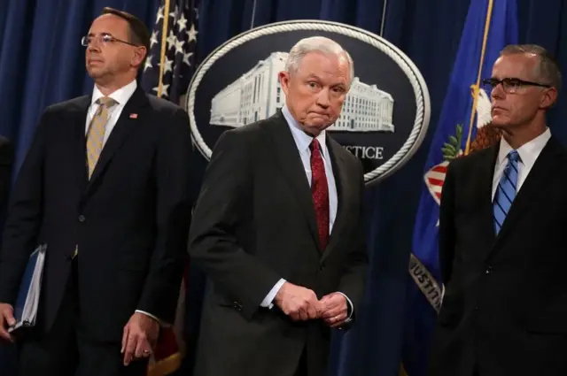 Dari kiri: Rosenstein, Jaksa Agung Jeff Sessions, dan McCabe.