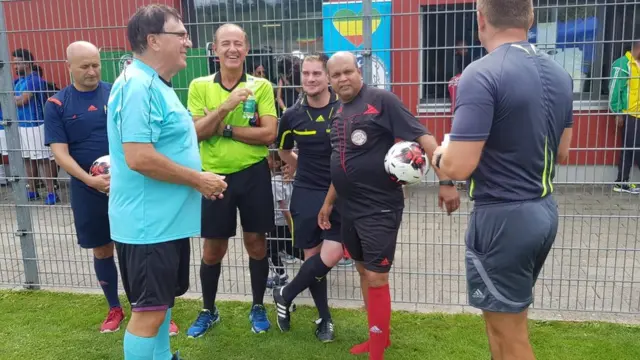 የእግር ኳስ ውድድር ዳኞች