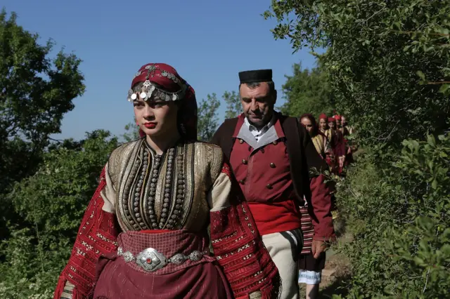 Galička svadba predstavlja jedinstvenu prilku da se u prirodnom okruženju prikaže narodna nošnja Mijaka koja je nadalko poznata po svojoj lepoti.