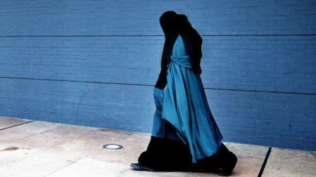 ඕස්ට්‍රියාව මුහුණු ආවරණය කරන බුර්කාවට වැට බඳී