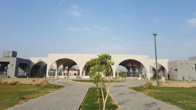 شہرِ خموشاں