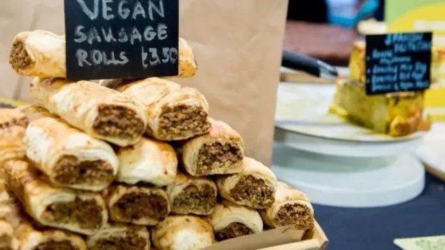 له بوټو جوړ غوښین خواړه.