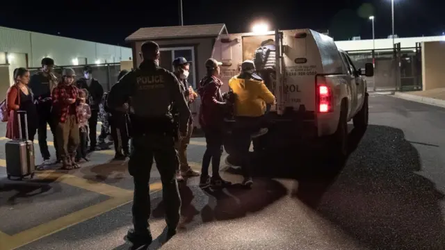 Detención de migrantes en Arizona.