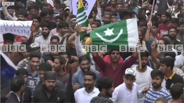 శ్రీనగర్‌లో నిరసన ప్రదర్శన