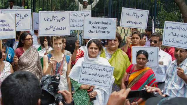 ఉస్మానియా కోసం ఆందోళన చేస్తున్న విద్యార్థులు (పాత చిత్రం)