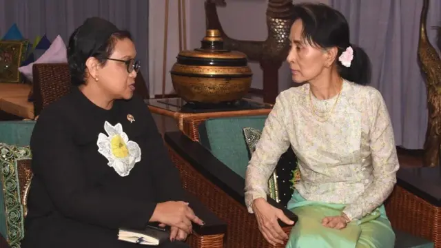 Menteri Luar Negeri Retno Marsudi bertemu Aung San Suu Kyi