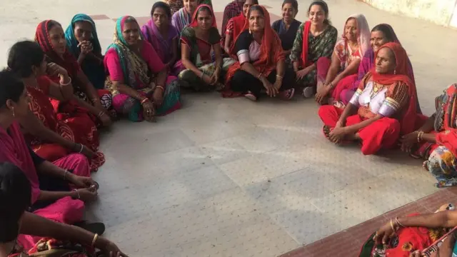 15 ஆண்டுகளாக ஒட்டுமொத்த கிராமத்தையும் நிர்வகிக்கும் பெண்கள்