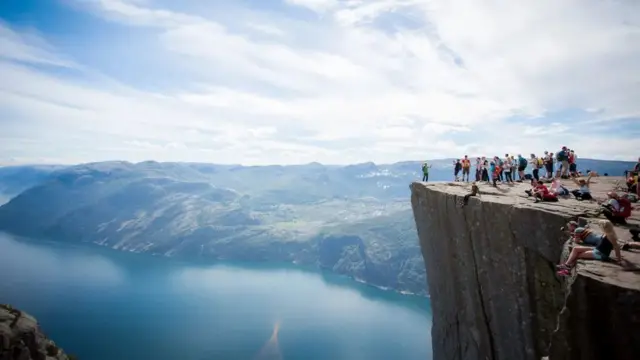 Preikestolen adalah salah satu jalur pendakian paling banyak di Norwegia, dengan 331.000 pengunjung mencapai puncaknya pada tahun 2019.