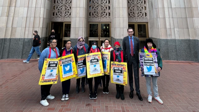 Funcionários da limpeza demitidos do sindicato do Twitter protestam na sede da empresaSan Francisco