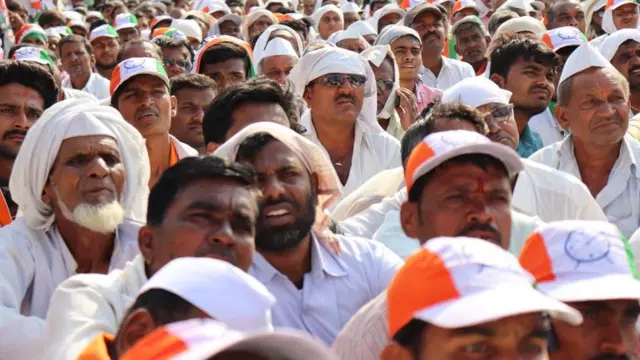 औरंगाबाद : राष्ट्रवादीच्या हल्लाबोल मोर्चात पवारांनी भाषणादरम्यान भाजपवर टीकास्त्र सोडलं.