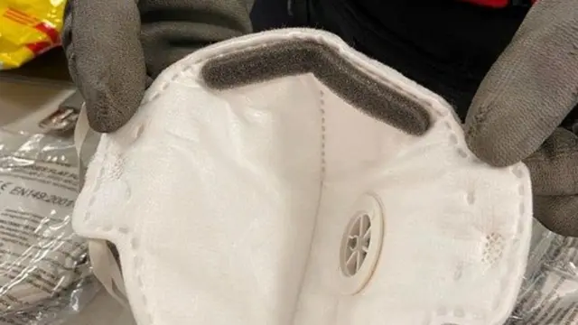 Una mascarilla falsificada