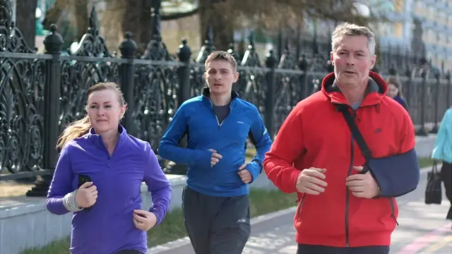 Мэр Екатеринубрга Евгений Ройзман на пробежке с жителями