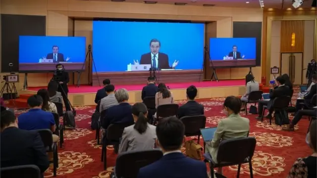 Wang Yi en una rueda de prensa