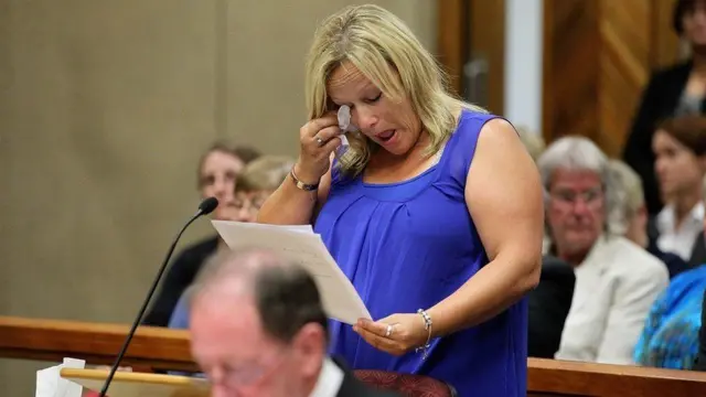 Foto de Lee-Anne Cartier durante el juicio por la muerte de su hermano